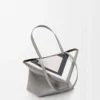 Bolso tote Puzzle Fold mediano en piel de becerro napa Gris/Light Ghost Bolso tote Puzzle Fold mediano en piel de becerro napa Gris/Light Ghost
