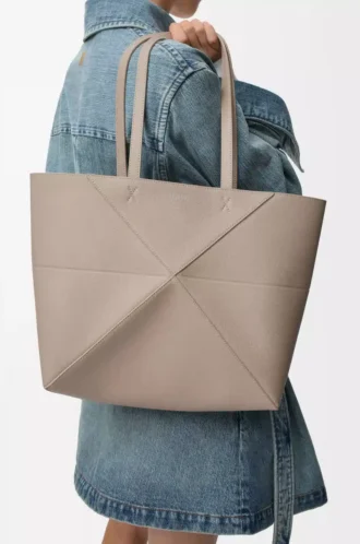 Bolso tote Puzzle Fold mediano horizontal en piel de becerro granulada suave Color arcilla