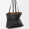 Bolso tote Puzzle Fold mediano horizontal en piel de becerro granulada suave, color negro Bolso tote Puzzle Fold mediano horizontal en piel de becerro granulada suave, color negro