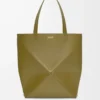 Bolso tote Puzzle Fold XL en piel de becerro brillante color oliva Bolso tote Puzzle Fold XL en piel de becerro brillante color oliva