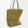 Bolso tote Puzzle Fold XL en piel de becerro brillante color oliva Bolso tote Puzzle Fold XL en piel de becerro brillante color oliva