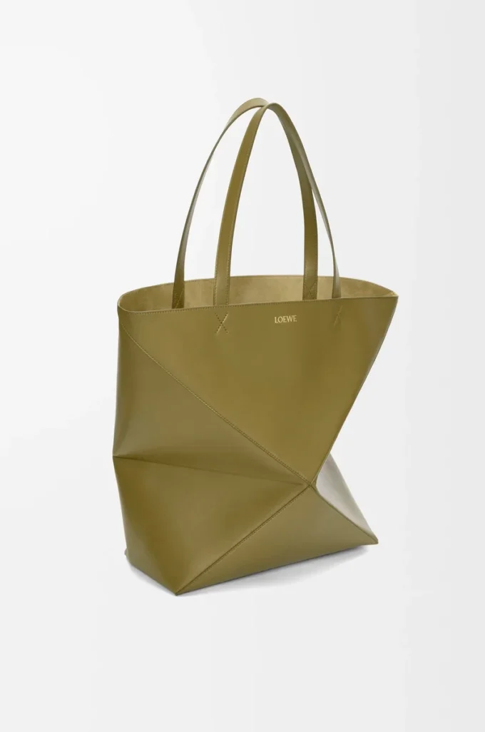 Bolso tote Puzzle Fold XL en piel de becerro brillante color oliva Bolso tote Puzzle Fold XL en piel de becerro brillante color oliva