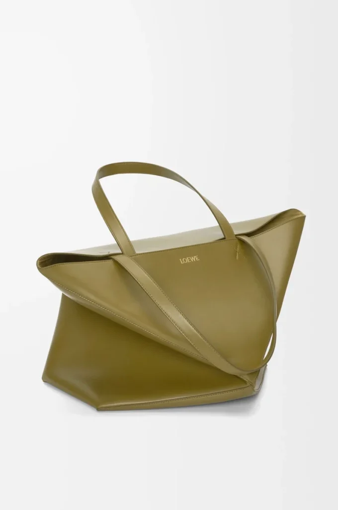 Bolso tote Puzzle Fold XL en piel de becerro brillante color oliva Bolso tote Puzzle Fold XL en piel de becerro brillante color oliva