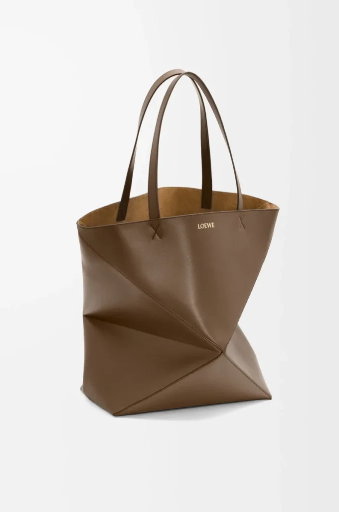 Bolso tote XL Puzzle Fold en piel de becerro brillante color umbra Bolso tote XL Puzzle Fold en piel de becerro brillante color umbra