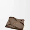 Bolso tote XL Puzzle Fold en piel de becerro brillante color umbra Bolso tote XL Puzzle Fold en piel de becerro brillante color umbra