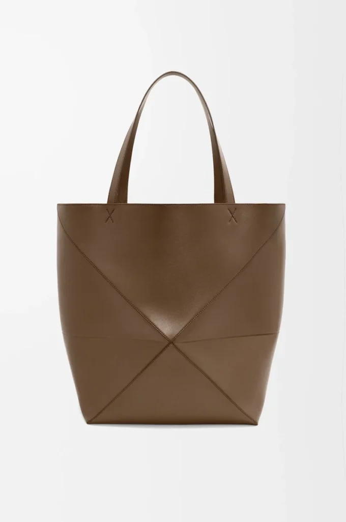 Bolso tote XL Puzzle Fold en piel de becerro brillante color umbra Bolso tote XL Puzzle Fold en piel de becerro brillante color umbra