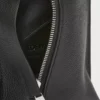 Bolso Vertical T Pocket en piel de becerro granulada suave color negro Bolso Vertical T Pocket en piel de becerro granulada suave color negro