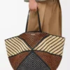 Bolso XXL Puzzle Fold en rafia Natural/Miel dorada Bolso XXL Puzzle Fold en rafia Natural/Miel dorada
