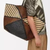 Bolso XXL Puzzle Fold en rafia Natural/Miel dorada Bolso XXL Puzzle Fold en rafia Natural/Miel dorada
