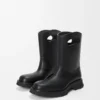 Bota Bobby en piel de becerro granulada curtida vegetalmente. Negro Bota Bobby en piel de becerro granulada curtida vegetalmente. Negro