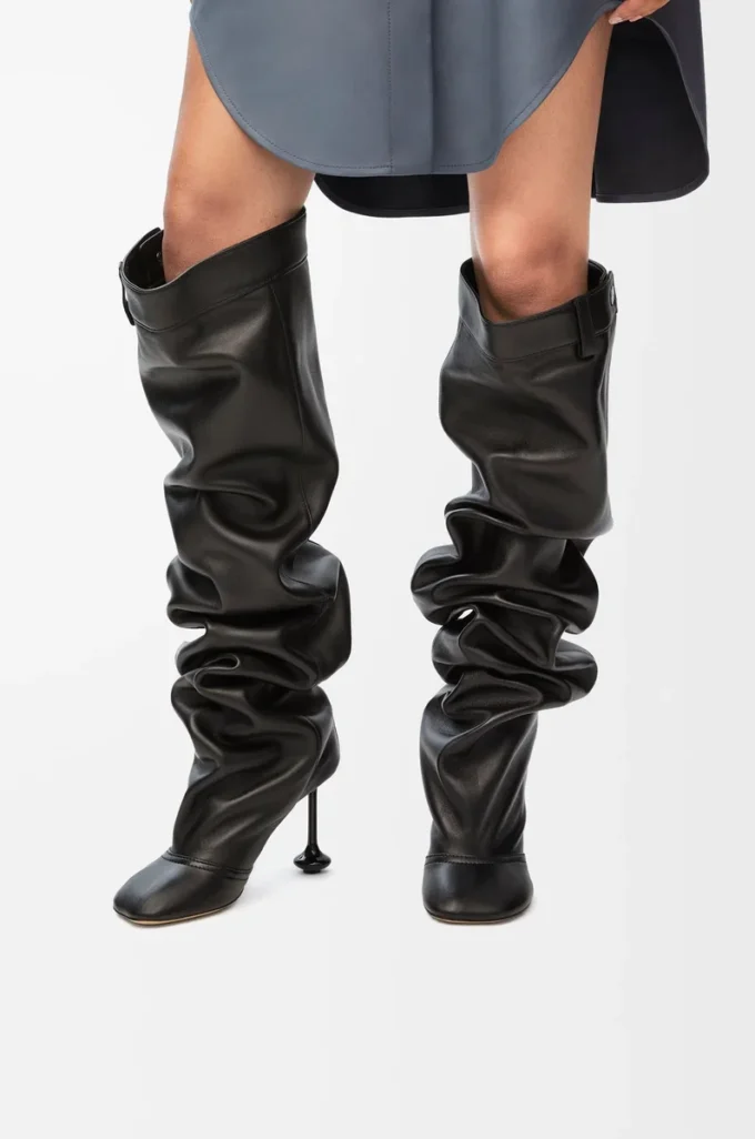 Bota por encima de la rodilla Toy en piel de cordero napa. Negro Bota por encima de la rodilla Toy en piel de cordero napa. Negro