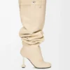 Botas por encima de la rodilla Toy en piel de cordero napa Oat Milk Botas por encima de la rodilla Toy en piel de cordero napa Oat Milk