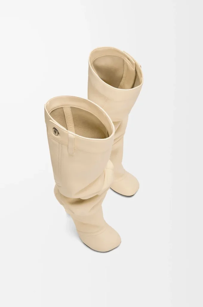 Botas por encima de la rodilla Toy en piel de cordero napa Oat Milk Botas por encima de la rodilla Toy en piel de cordero napa Oat Milk