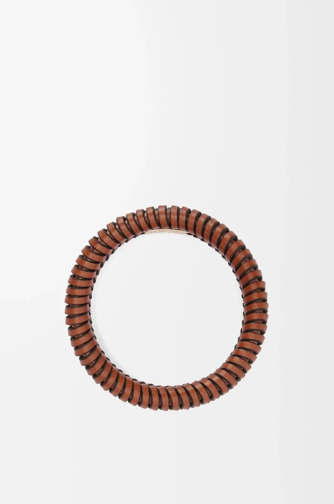 Brazalete entrelazado en piel de becerro clásica Tan Brazalete entrelazado en piel de becerro clásica Tan