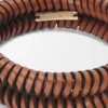 Brazalete entrelazado en piel de becerro clásica Tan Brazalete entrelazado en piel de becerro clásica Tan