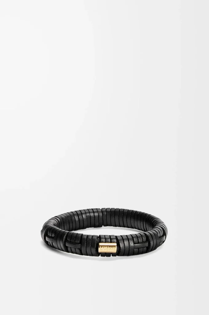 Brazalete tejido en latón y piel de becerro clásica. Negro Brazalete tejido en latón y piel de becerro clásica. Negro