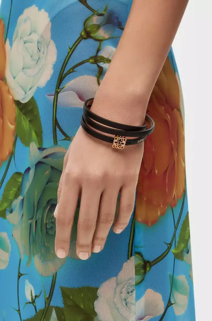 Brazalete Twist en piel de becerro negro Brazalete Twist en piel de becerro negro