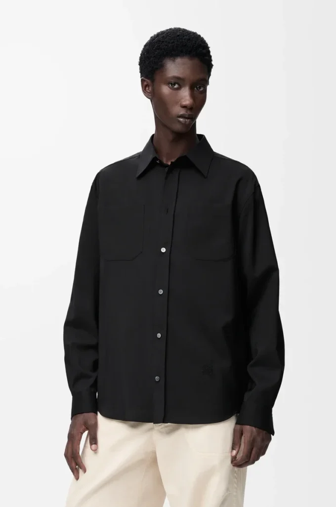 Camisa de lana. Color negro. Camisa de lana. Color negro.