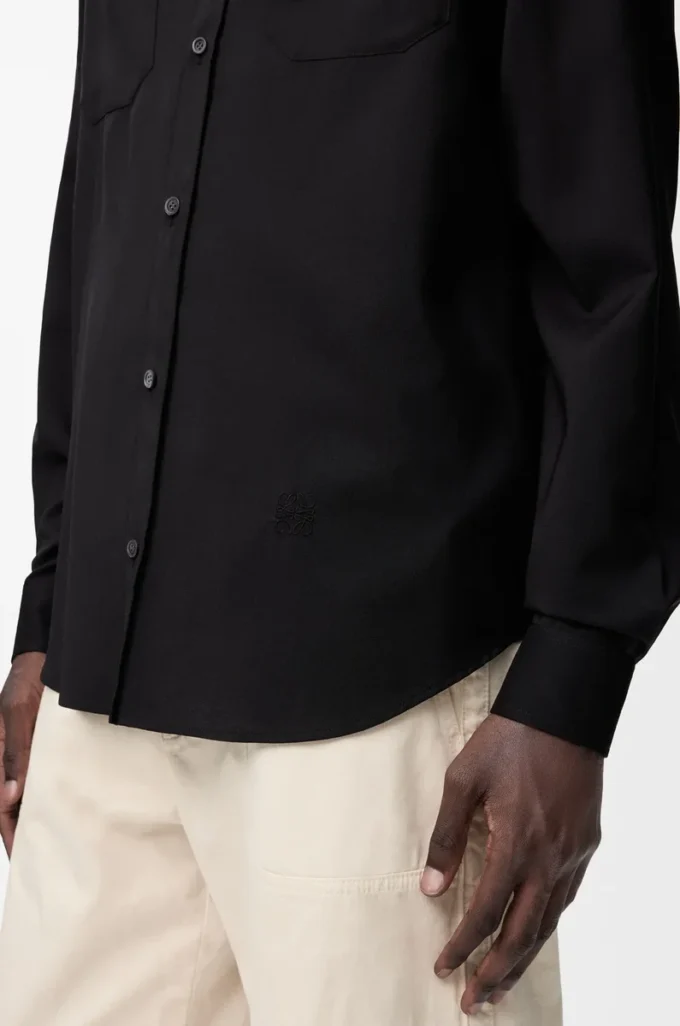 Camisa de lana. Color negro. Camisa de lana. Color negro.