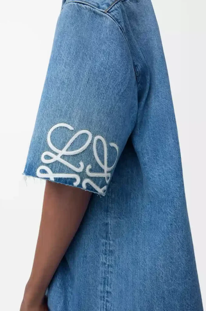 Camisa de manga corta con anagrama en denim Denim lavado Camisa de manga corta con anagrama en denim Denim lavado