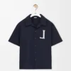 Camisa de manga corta de algodón azul marino oscuro. Camisa de manga corta de algodón azul marino oscuro.