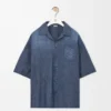 Camisa de manga corta en algodón azul lavado Camisa de manga corta en algodón azul lavado