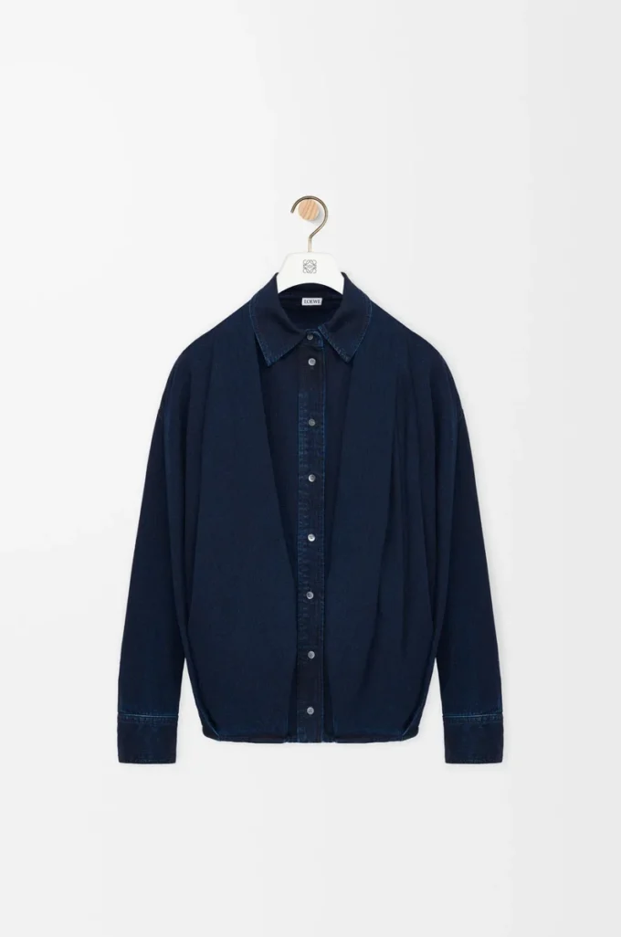 Camisa drapeada de denim índigo oscuro Camisa drapeada de denim índigo oscuro