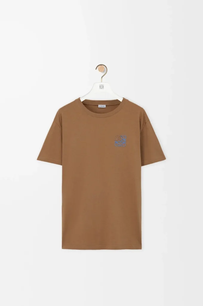 Camiseta de corte regular en algodón color camel Camiseta de corte regular en algodón color camel