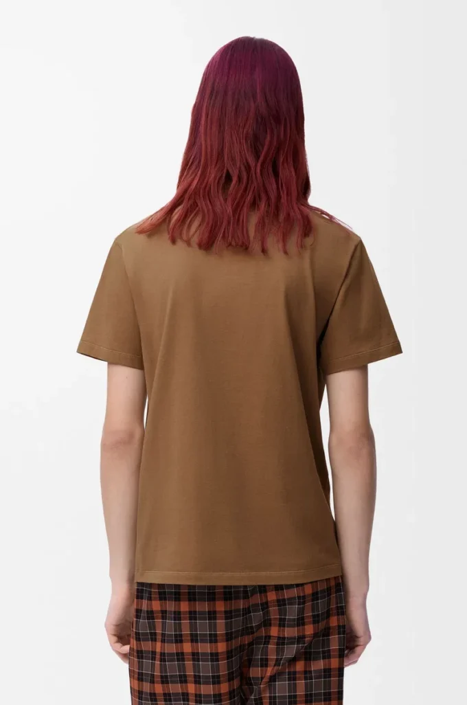 Camiseta de corte regular en algodón color camel Camiseta de corte regular en algodón color camel