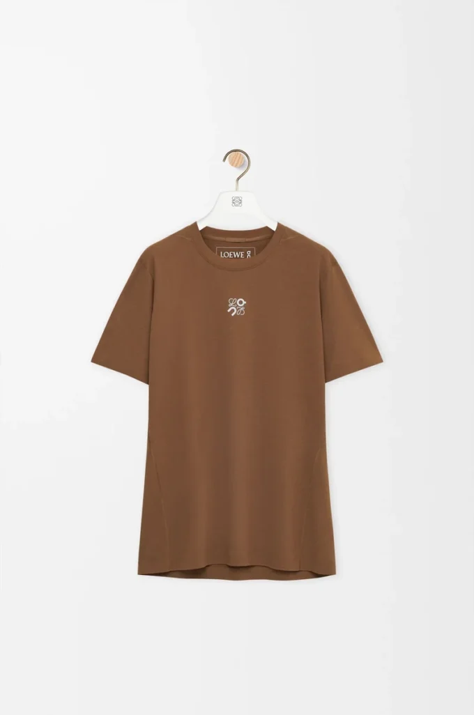 Camiseta deportiva en jersey técnico color toffee Camiseta deportiva en jersey técnico color toffee