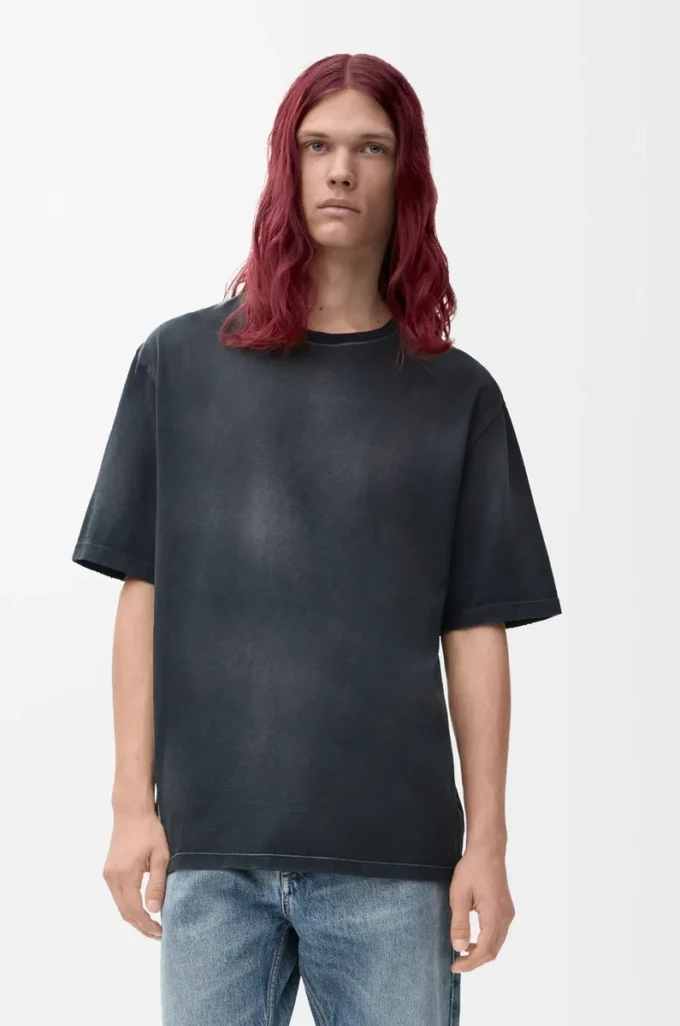Camiseta holgada de algodón. Color negro. Camiseta holgada de algodón. Color negro.