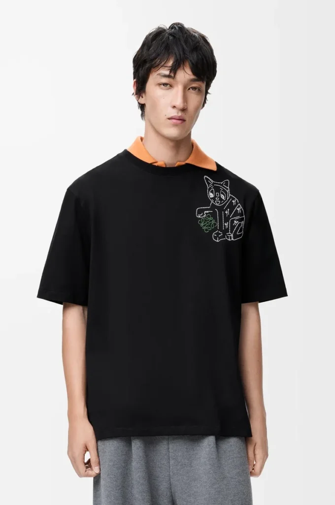 Camiseta holgada de algodón. Color negro. Camiseta holgada de algodón. Color negro.
