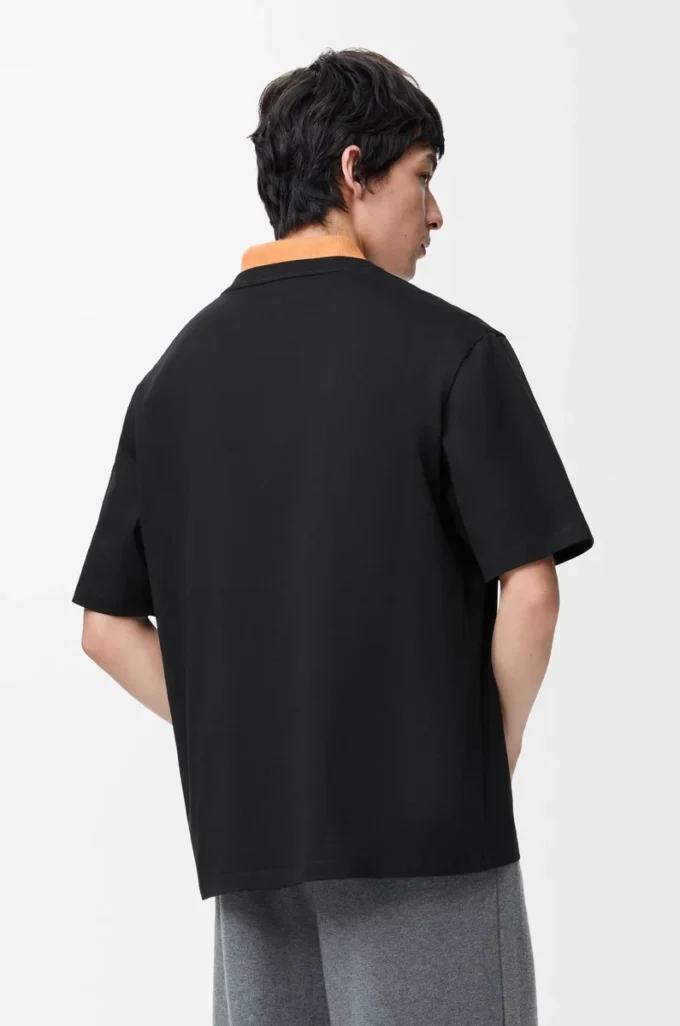 Camiseta holgada de algodón. Color negro. Camiseta holgada de algodón. Color negro.