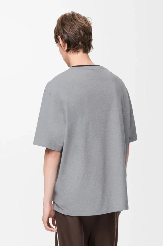Camiseta holgada de algodón gris jaspeado. Camiseta holgada de algodón gris jaspeado.