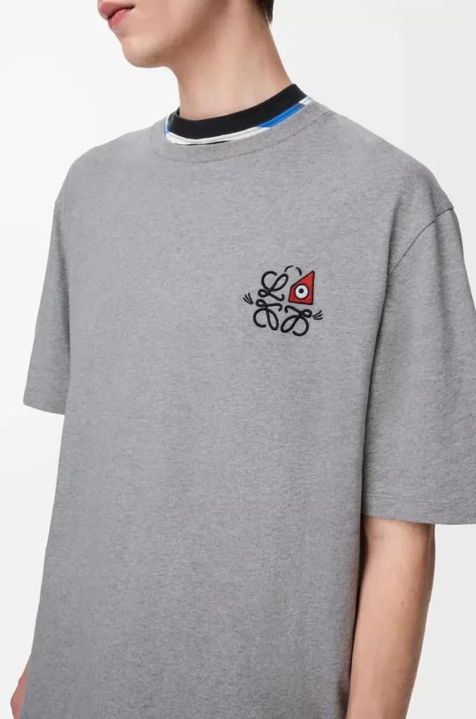 Camiseta holgada de algodón gris jaspeado. Camiseta holgada de algodón gris jaspeado.