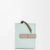 Cartera compacta con cremallera en piel de becerro granulada suave Frozen/Clay Cartera compacta con cremallera en piel de becerro granulada suave Frozen/Clay