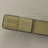 Cartera compacta con cremallera en piel de becerro granulada suave Shell Grey/Eucalyptus Cartera compacta con cremallera en piel de becerro granulada suave Shell Grey/Eucalyptus