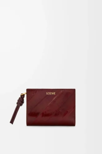 Cartera compacta con nudo en anguila burdeos oscuro