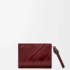 Cartera compacta con nudo en anguila burdeos oscuro Cartera compacta con nudo en anguila burdeos oscuro