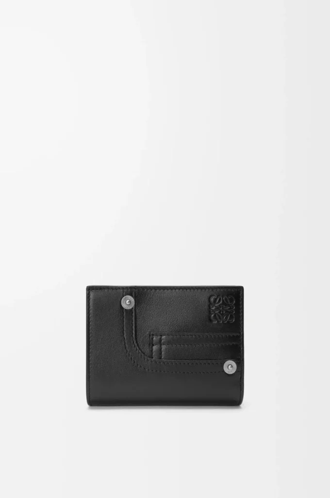 Cartera compacta Panta en piel de becerro brillante, color negro Cartera compacta Panta en piel de becerro brillante, color negro