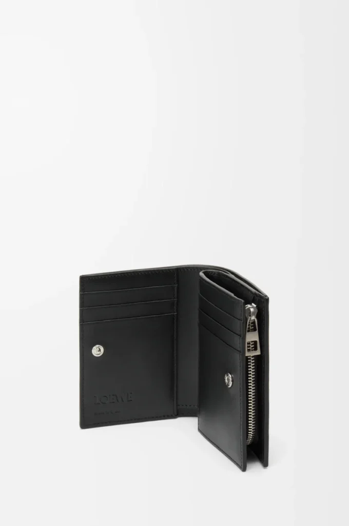 Cartera compacta Panta en piel de becerro brillante, color negro Cartera compacta Panta en piel de becerro brillante, color negro