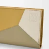 Cartera compacta Puzzle en piel de becerro clásica Ginger/Sea Salt Cartera compacta Puzzle en piel de becerro clásica Ginger/Sea Salt