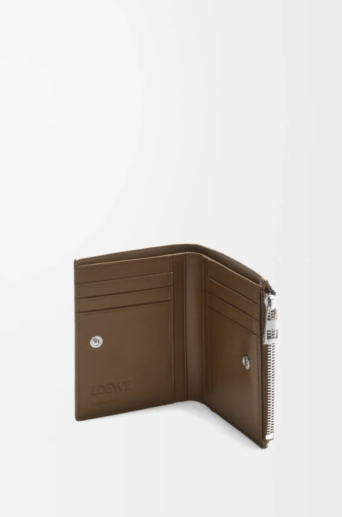 Cartera compacta y delgada en piel de ciervo Tundra Cartera compacta y delgada en piel de ciervo Tundra