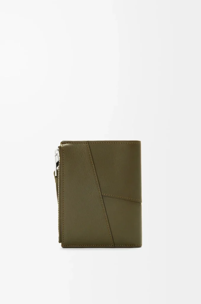 Cartera compacta y delgada Puzzle en piel de becerro clásica Dark Khaki Cartera compacta y delgada Puzzle en piel de becerro clásica Dark Khaki