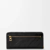 Cartera con cremallera alrededor y nudo en piel de anguila. Negro Cartera con cremallera alrededor y nudo en piel de anguila. Negro