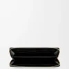 Cartera con cremallera alrededor y nudo en piel de anguila. Negro Cartera con cremallera alrededor y nudo en piel de anguila. Negro
