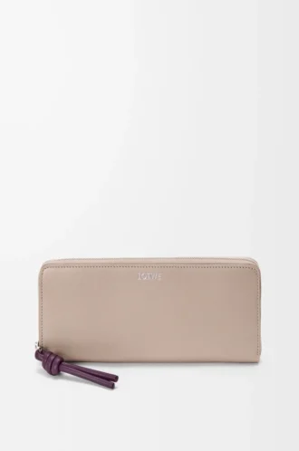 Cartera con cremallera y nudo en piel de becerro napa brillante Clay/Plum