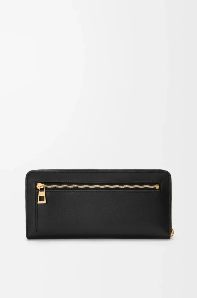 Cartera con cremallera y nudo en piel de becerro napa brillante. Negro/Ardilla Cartera con cremallera y nudo en piel de becerro napa brillante. Negro/Ardilla