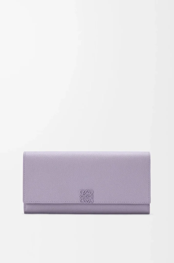 Cartera continental Anagram en piel de becerro granulada Dirty Mauve Cartera continental Anagram en piel de becerro granulada Dirty Mauve