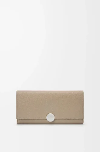 Cartera continental Pebble en piel de becerro mini grano color arcilla